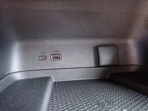 Used 2025 Chevrolet Traverse LT AWD/4WD image 18