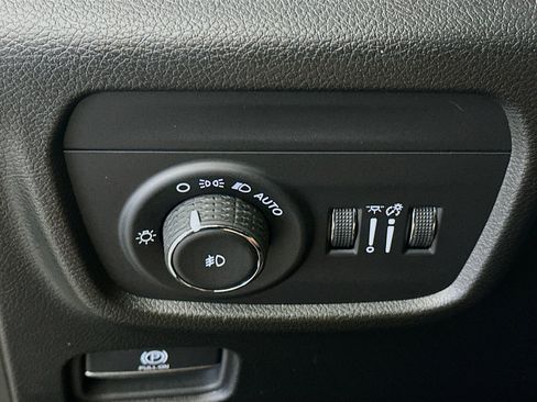 Used 2025 Jeep Grand Cherokee Summit w/ Luxury Tech Group V image 16