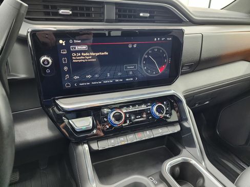 Used 2024 GMC Sierra 2500 Denali w/ Denali Reserve Package image 11