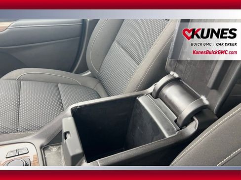 Used 2023 GMC Acadia SLE w/ Driver Convenience Package image 30