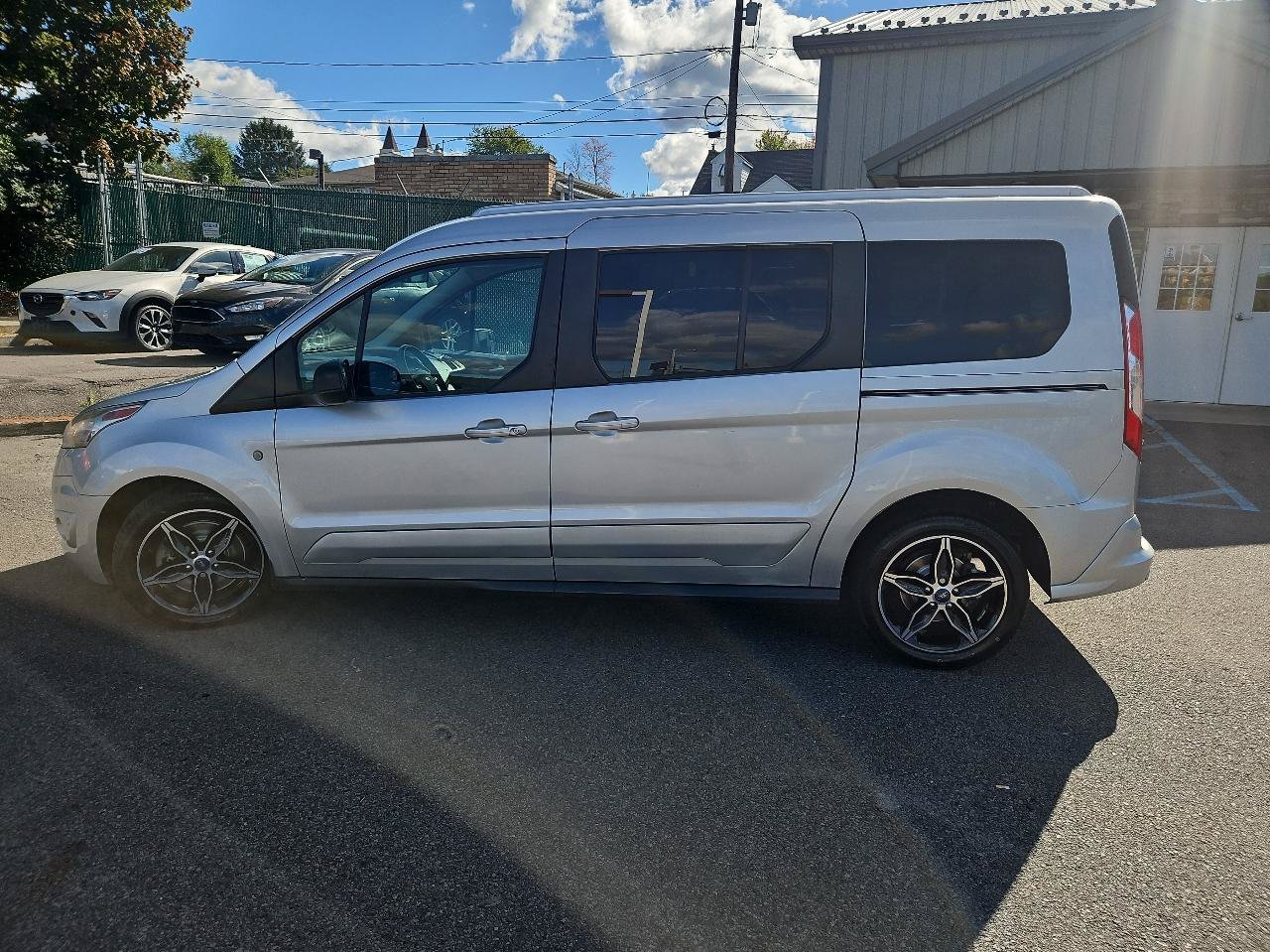 Used 2017 Ford Transit Connect XLT FWD image 6