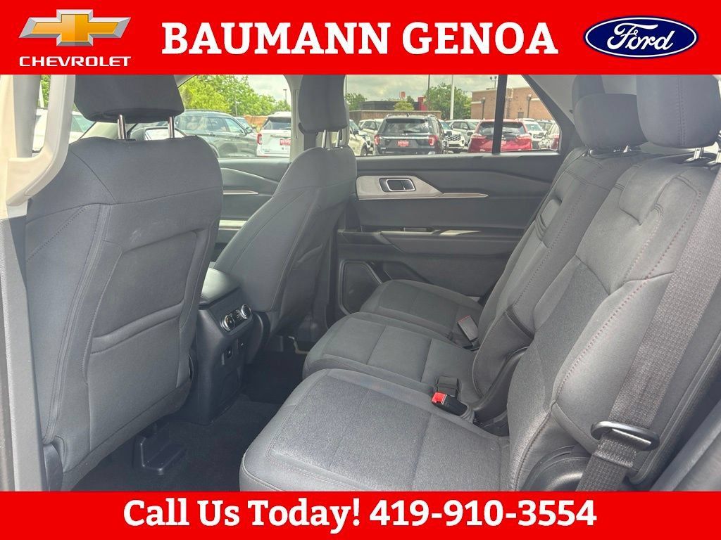 Used 2025 Ford Explorer Active AWD/4WD image 14