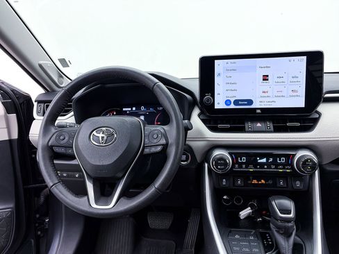 Used 2023 Toyota RAV4 XLE Premium image 5