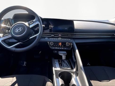 Used 2025 Hyundai Elantra SEL image 8