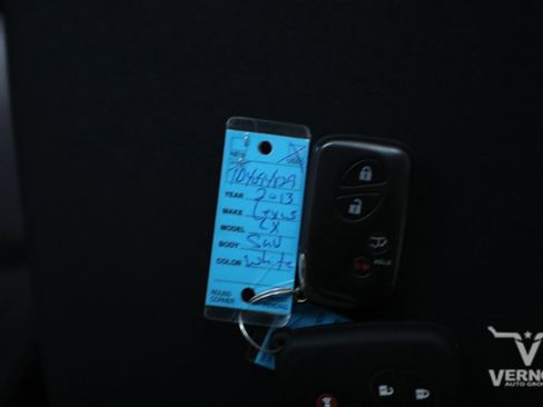 Used 2013 Lexus LX 570 4WD w/ Preferred Accessory Pkg image 33