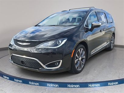 Used 2019 Chrysler Pacifica Limited w/ Tire & Wheel Group