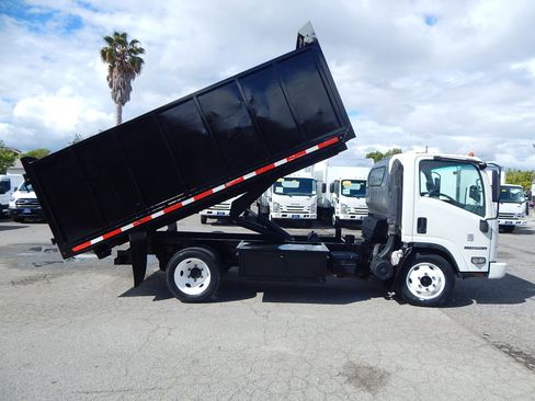 Used 2018 Isuzu NPR image 11