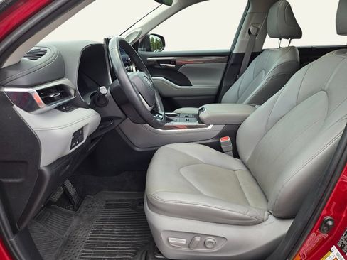 Used 2023 Toyota Highlander Limited FWD image 22