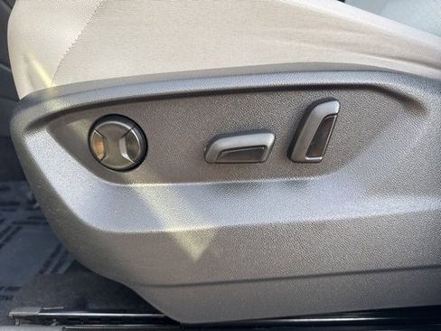 Used 2019 Volkswagen Tiguan SE image 10