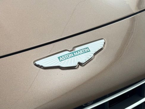Used 2025 Aston Martin V8 Vantage Coupe image 31
