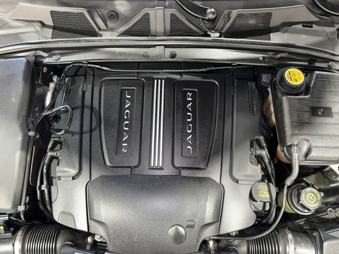 Used 2014 Jaguar XF R RWD image 22