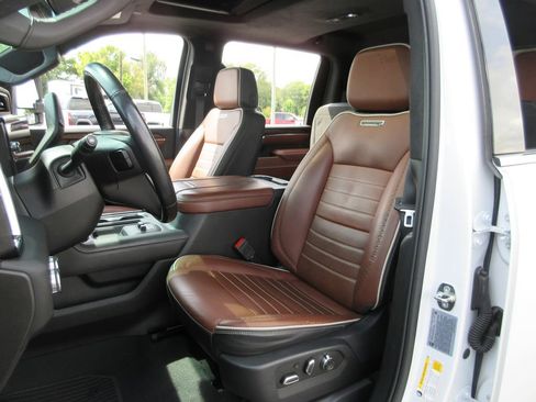 Used 2024 GMC Sierra 3500 Denali Ultimate AWD/4WD image 25