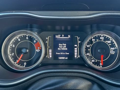 Used 2021 Jeep Cherokee Latitude Plus AWD/4WD image 22