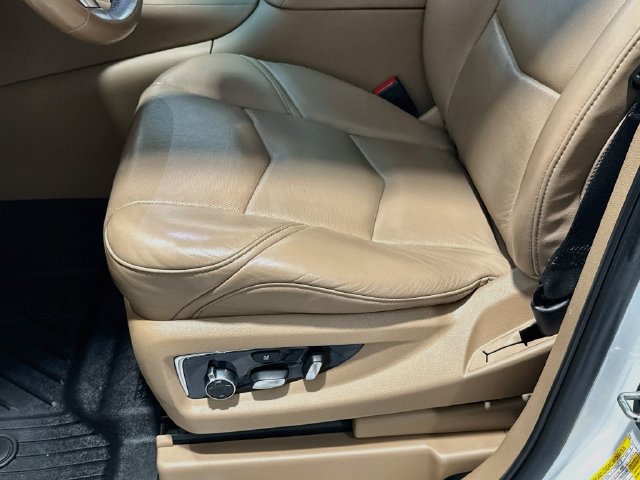 Used 2020 Cadillac Escalade Platinum AWD/4WD image 17