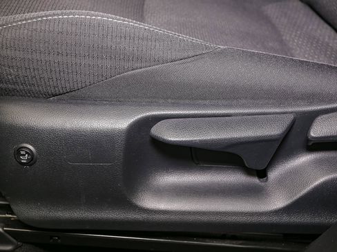 Used 2018 Toyota C-HR XLE FWD image 37