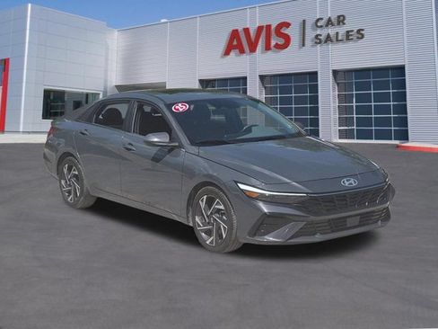 Used 2025 Hyundai Elantra SEL FWD image 3