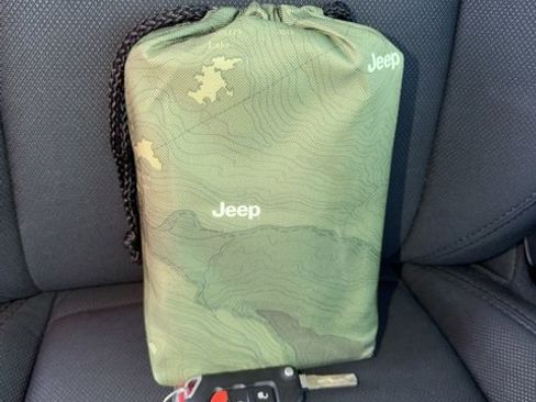 Used 2021 Jeep Gladiator Willys image 24