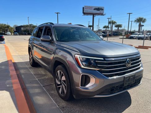 Used 2025 Volkswagen Atlas SE image 10