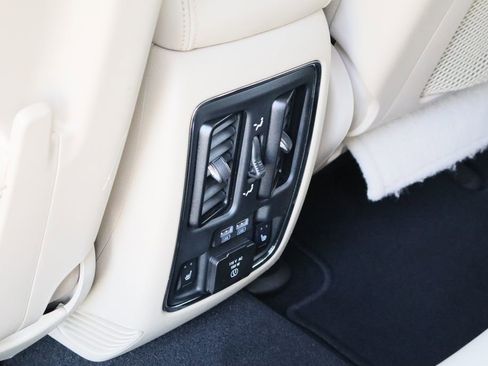 Used 2020 Jeep Grand Cherokee Limited w/ Luxury Group II image 23