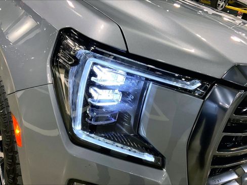 Used 2023 GMC Yukon XL AT4 image 27