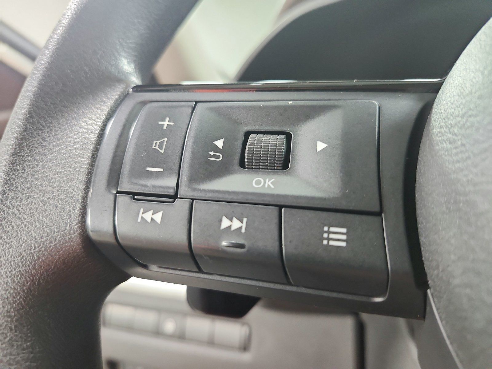 Used 2023 Nissan Rogue SV FWD image 26