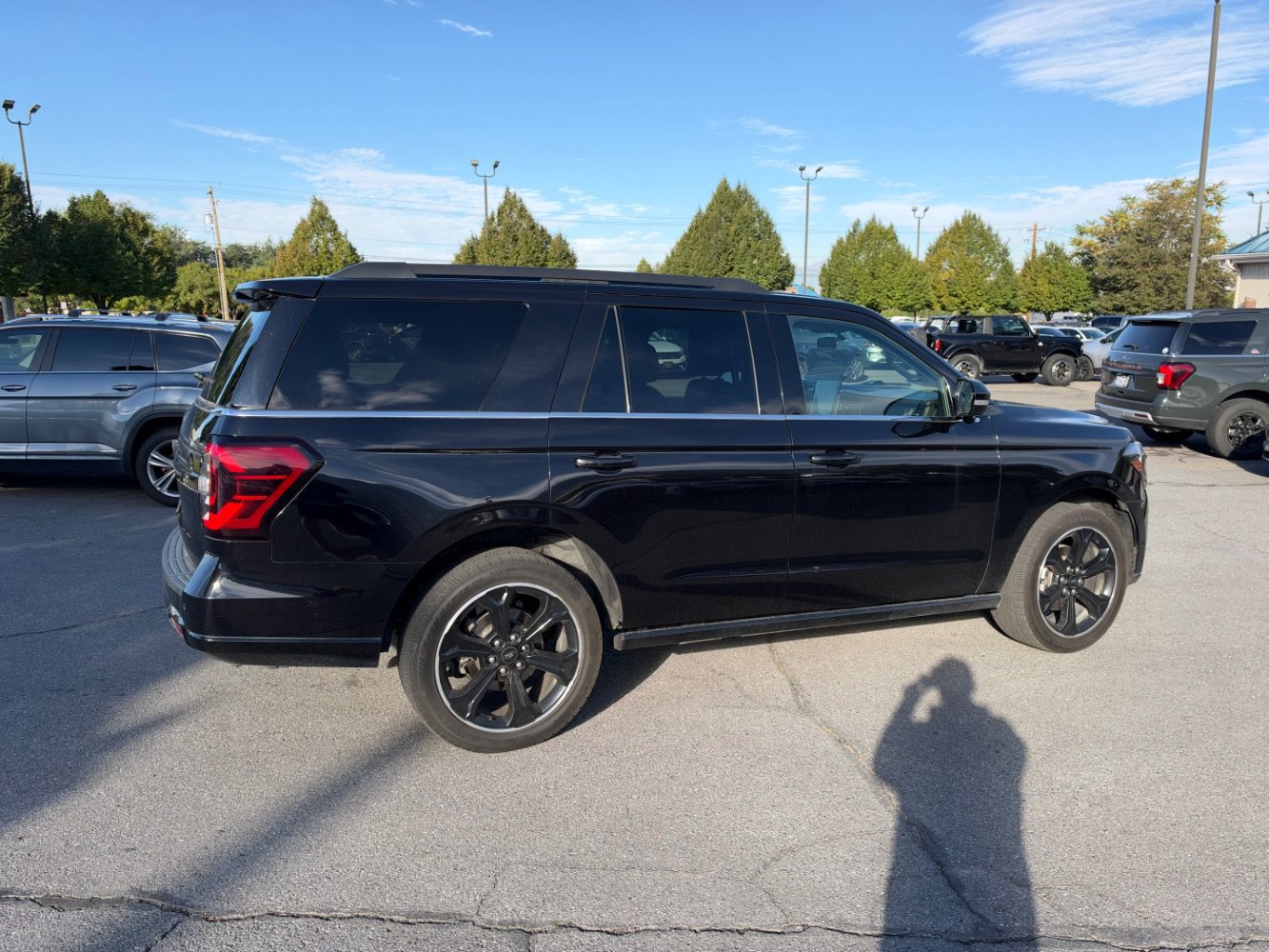 Used 2022 Ford Expedition Limited AWD/4WD image 5