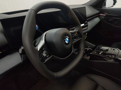 Used 2026 BMW 530i xDrive AWD/4WD image 17