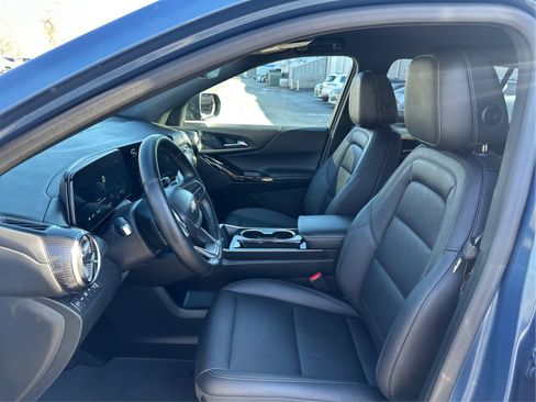 Used 2025 Chevrolet Equinox LT w/ Convenience Package II AWD/4WD image 9