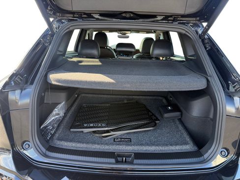 Certified 2025 Volkswagen Tiguan SEL R-Line AWD/4WD image 17