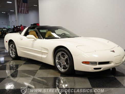 Used 2001 Chevrolet Corvette Coupe w/ Preferred Equipment Group2 RWD image 17