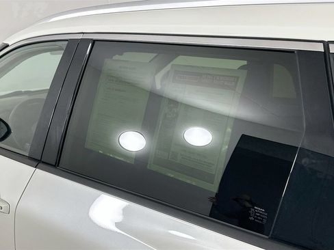 Certified 2023 Nissan Rogue Platinum AWD/4WD image 13