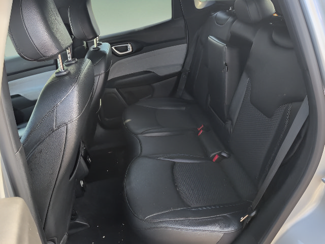 Used 2024 Jeep Compass Latitude AWD/4WD image 11