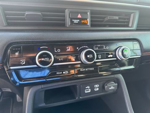 Certified 2025 Honda Pilot Sport image 18