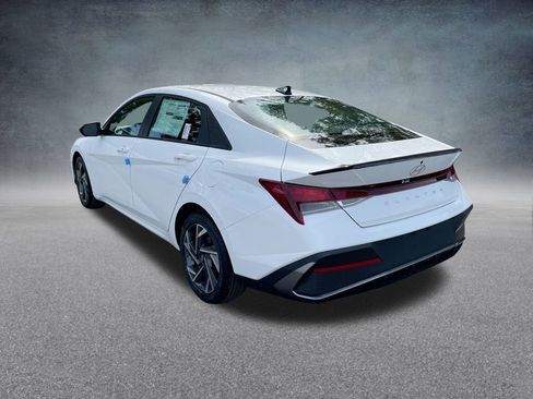 Used 2025 Hyundai Elantra Sport image 29