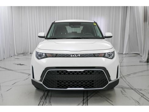 Used 2025 Kia Soul LX image 3