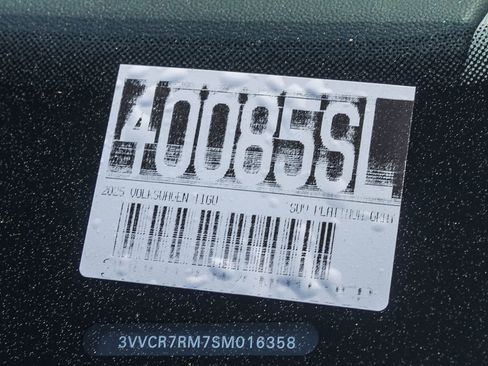 Used 2025 Volkswagen Tiguan S image 28