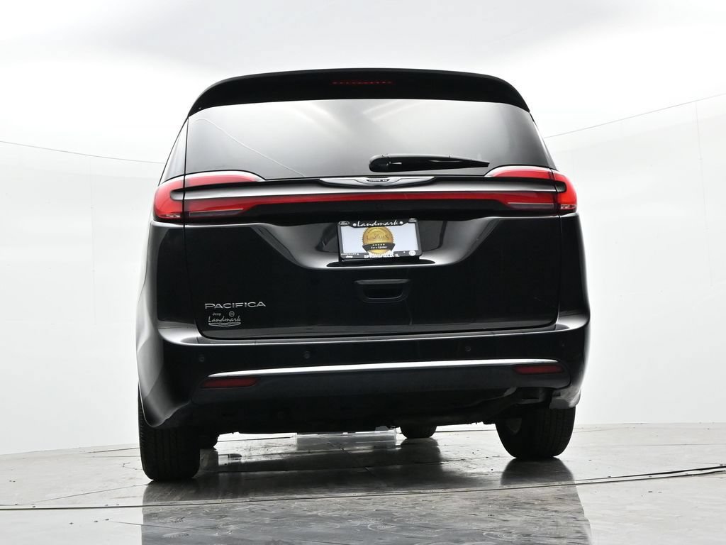 Used 2024 Chrysler Pacifica Touring-L FWD image 22