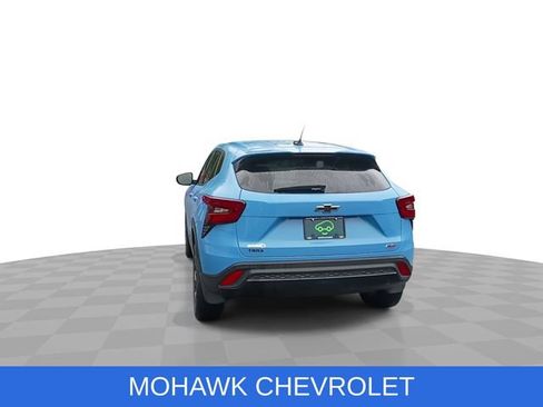 Used 2024 Chevrolet Trax RS w/ Sunroof Package FWD image 7