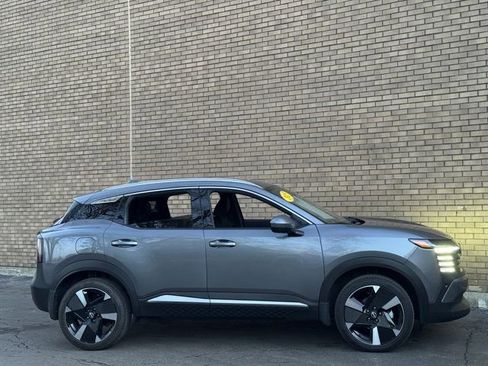 Used 2025 Nissan Kicks SR image 4