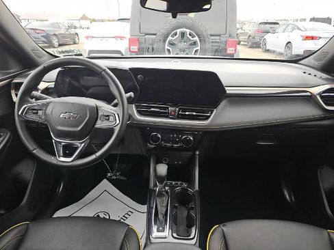 Used 2025 Chevrolet TrailBlazer ACTIV w/ Driver Confidence Package FWD image 4