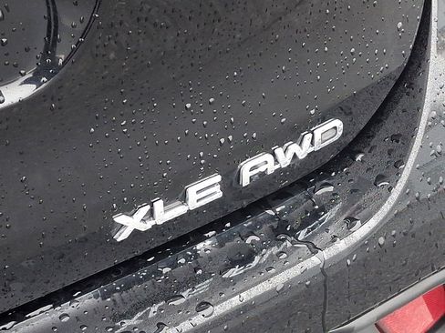 Used 2025 Toyota Highlander XLE image 35