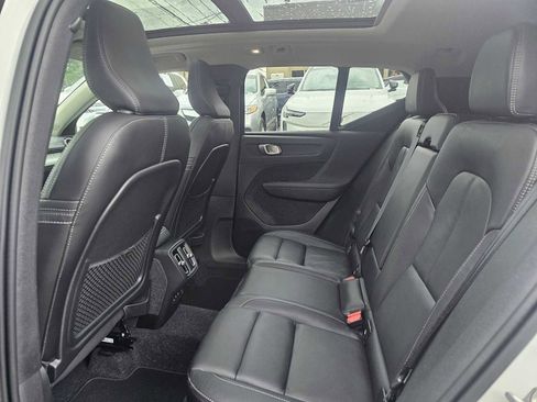 Certified 2025 Volvo XC40 B5 Core w/ Protection Package Premier image 18