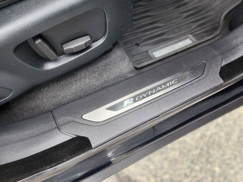 Used 2018 Land Rover Range Rover Velar R-Dynamic SE image 31