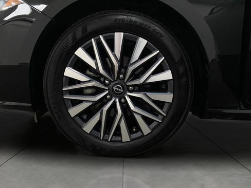 Certified 2025 Nissan Altima 2.5 SV FWD image 11