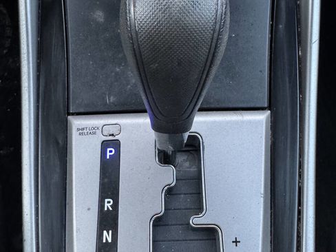 Used 2013 Hyundai Elantra GLS w/ Preferred Pkg image 14