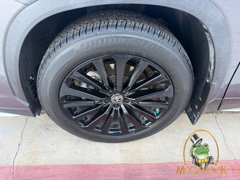 Used 2023 Toyota Highlander XSE FWD image 7
