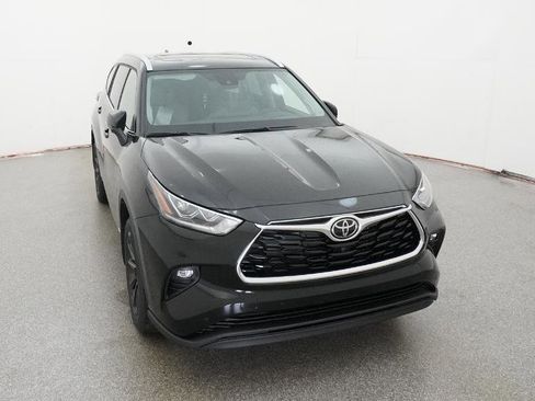 New 2026 Toyota Highlander Limited image 14
