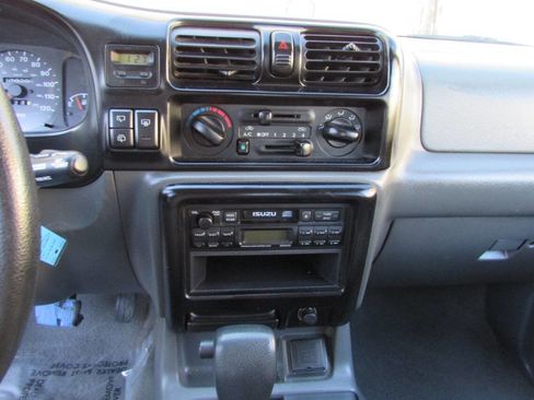 Used 1999 Isuzu Rodeo LS image 40