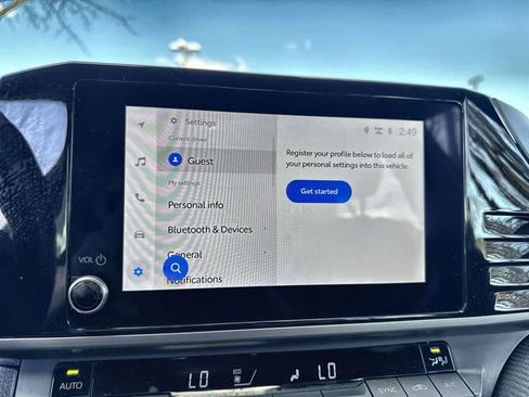 Used 2025 Toyota Camry SE image 25