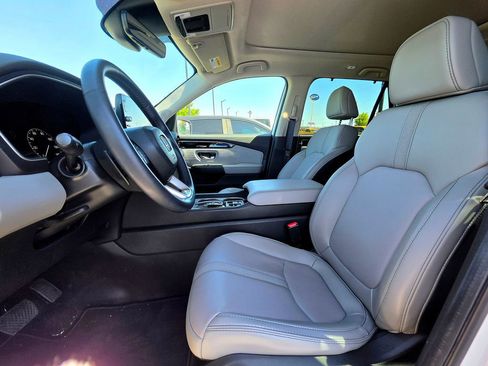 Used 2025 Honda Pilot Touring image 14